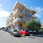Riviera شقة فندقية