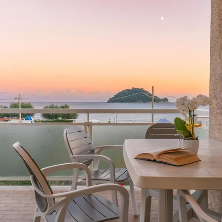 Riviera Apartmanhotel